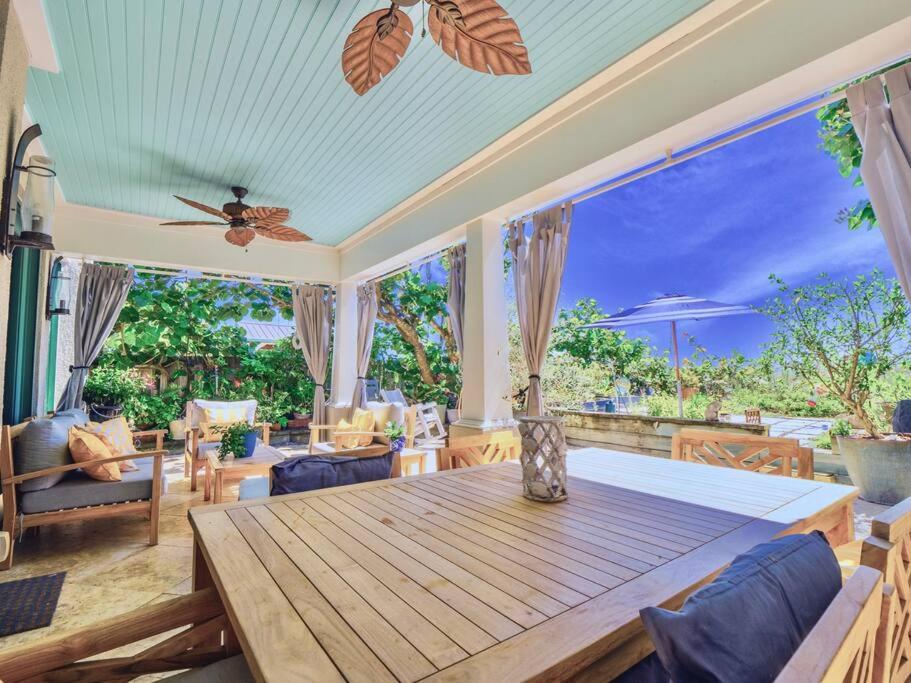 | Luxury Beachfront Villa