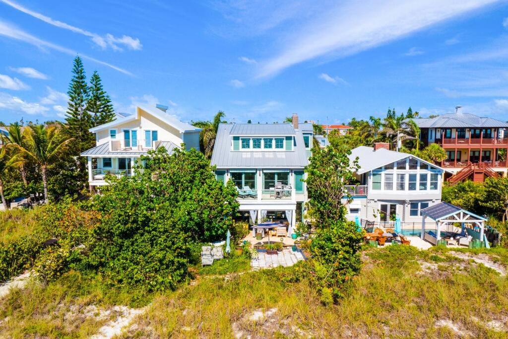 | Luxury Beachfront Villa