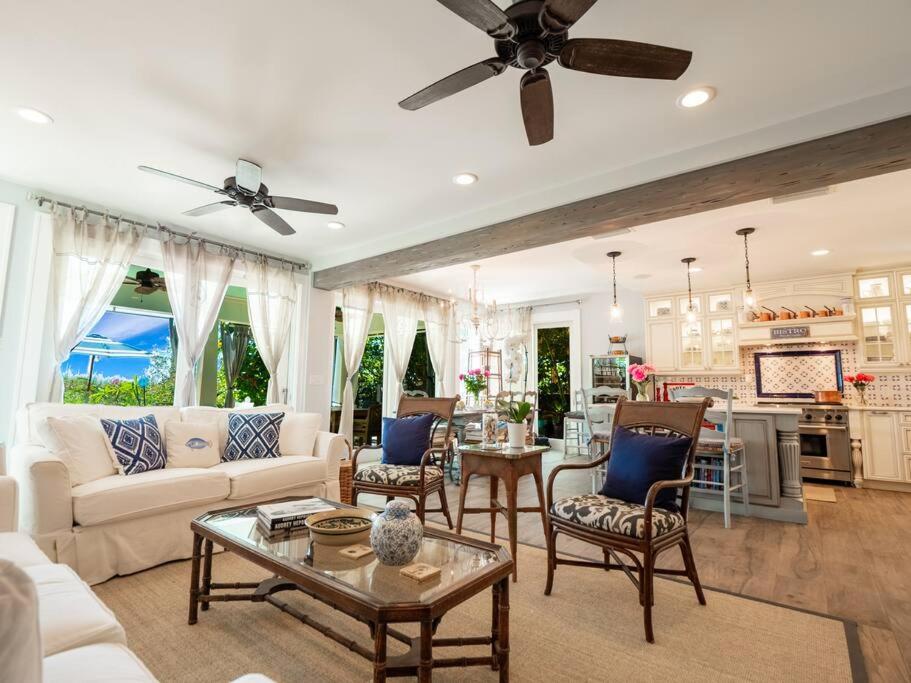 | Luxury Beachfront Villa