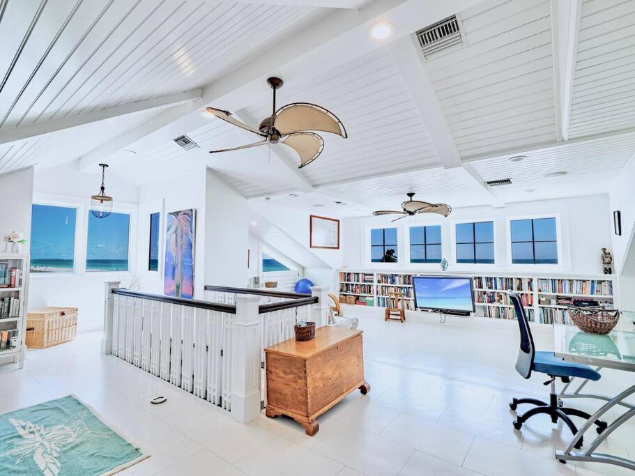 | Luxury Beachfront Villa
