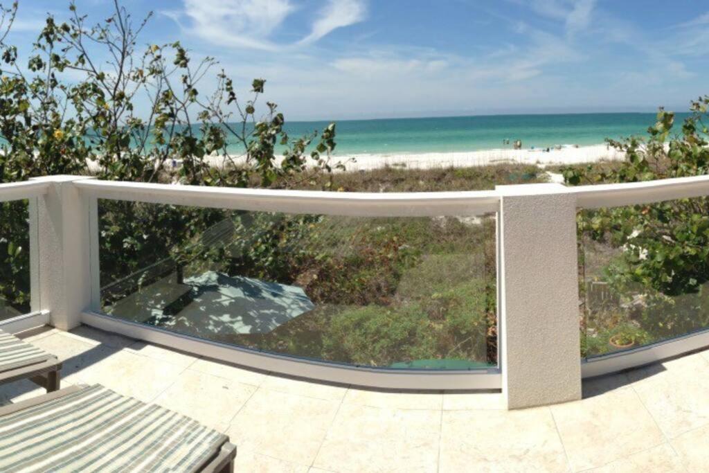 | Luxury Beachfront Villa