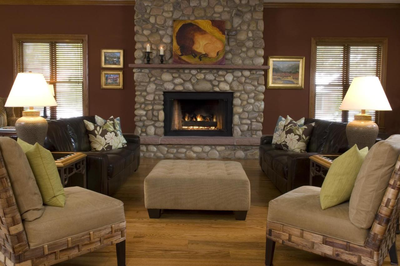 | The Bradley Boulder Inn