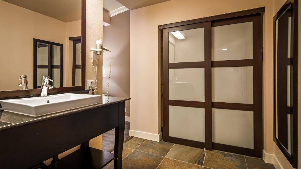 King Room - Non-Smoking at Best Western Bishop Lodge