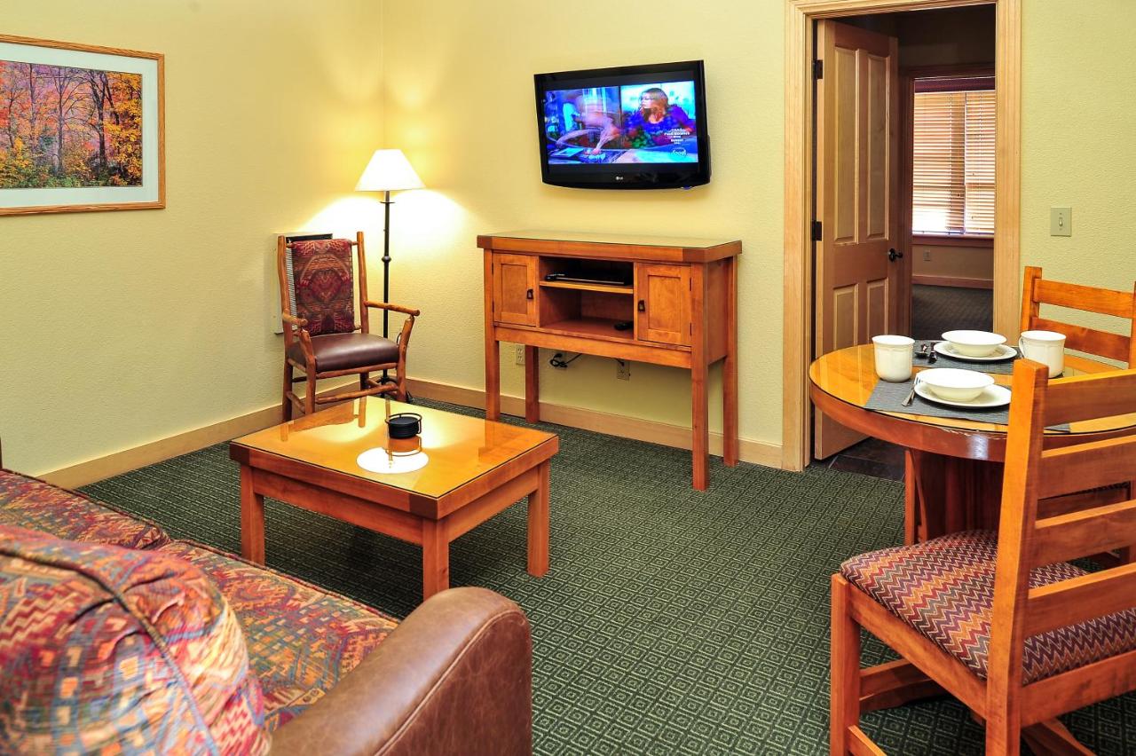 One Bedroom: Villas at Hilton Vacation Club Cedar Breaks Brian Head