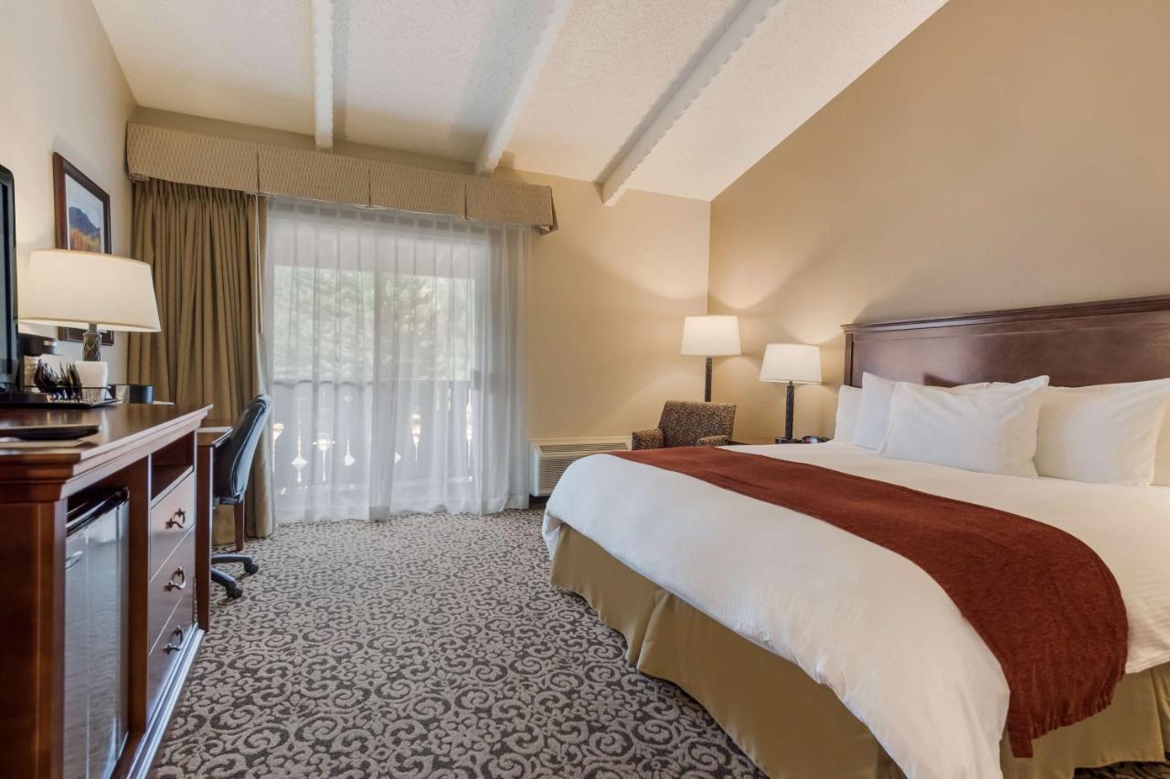 King Room with Mountain View - Non-Smoking at Best Western Tyrolean Lodge