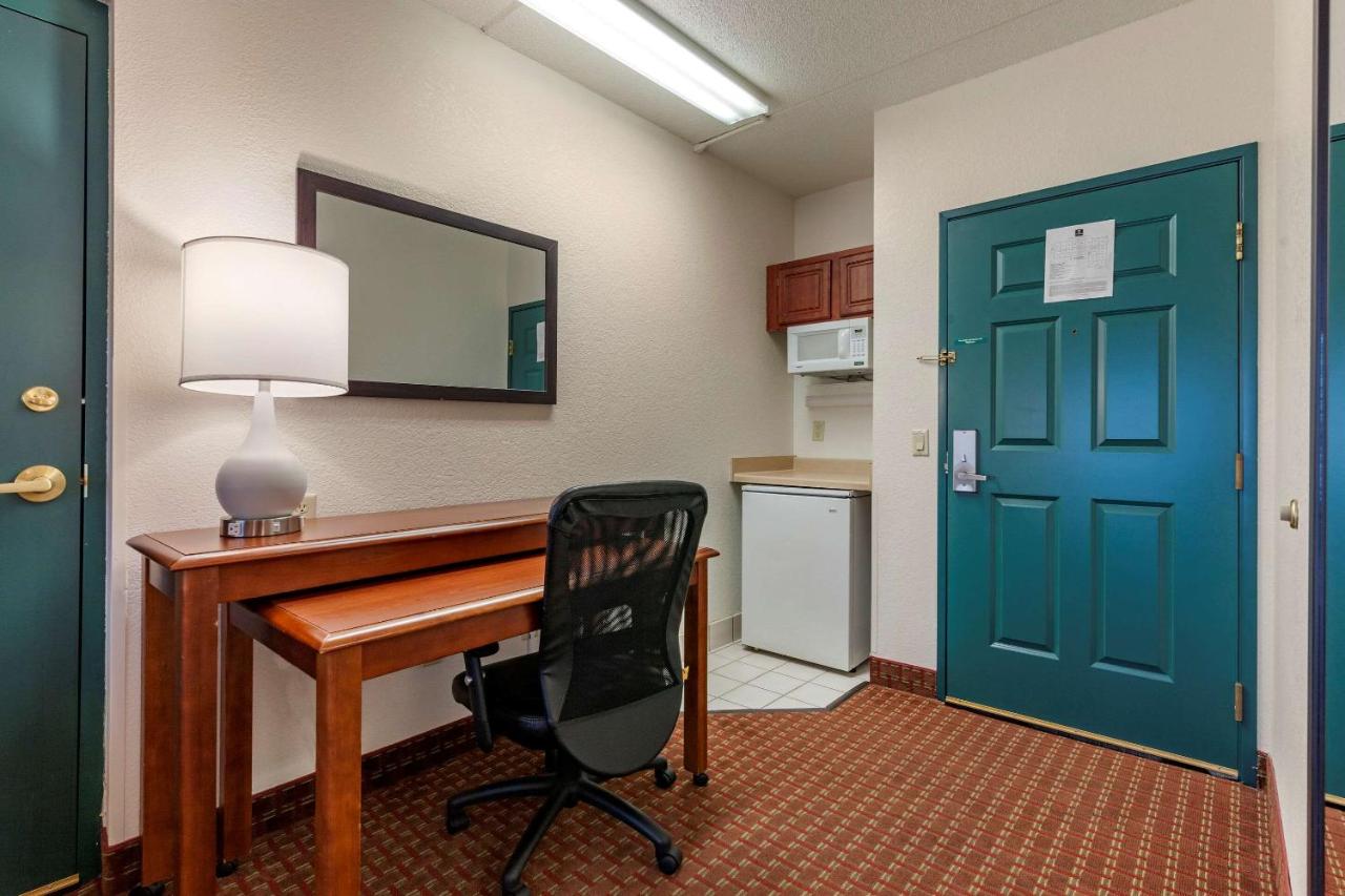 Junior Queen Suite at Clarion Suites at the Alliant Energy Center