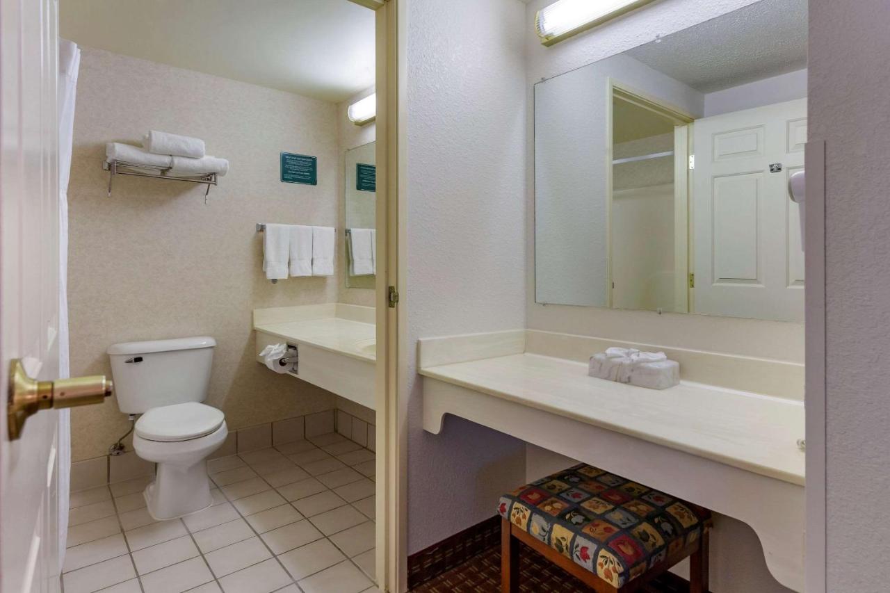 Junior Queen Suite at Clarion Suites at the Alliant Energy Center
