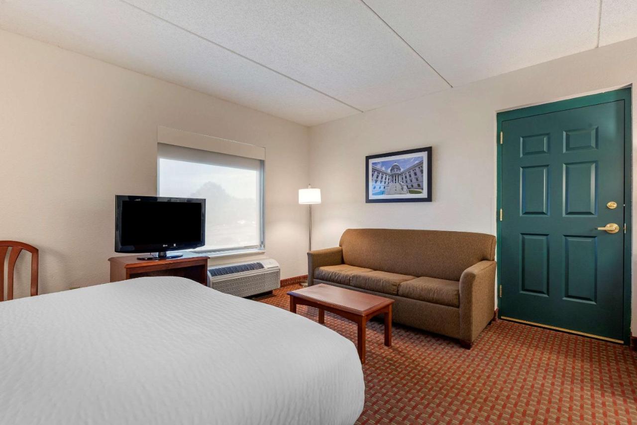 Junior Queen Suite at Clarion Suites at the Alliant Energy Center