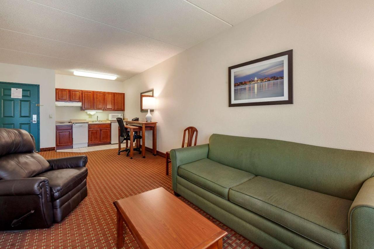 King Suite - Accessible/Non-Smoking at Clarion Suites at the Alliant Energy Center