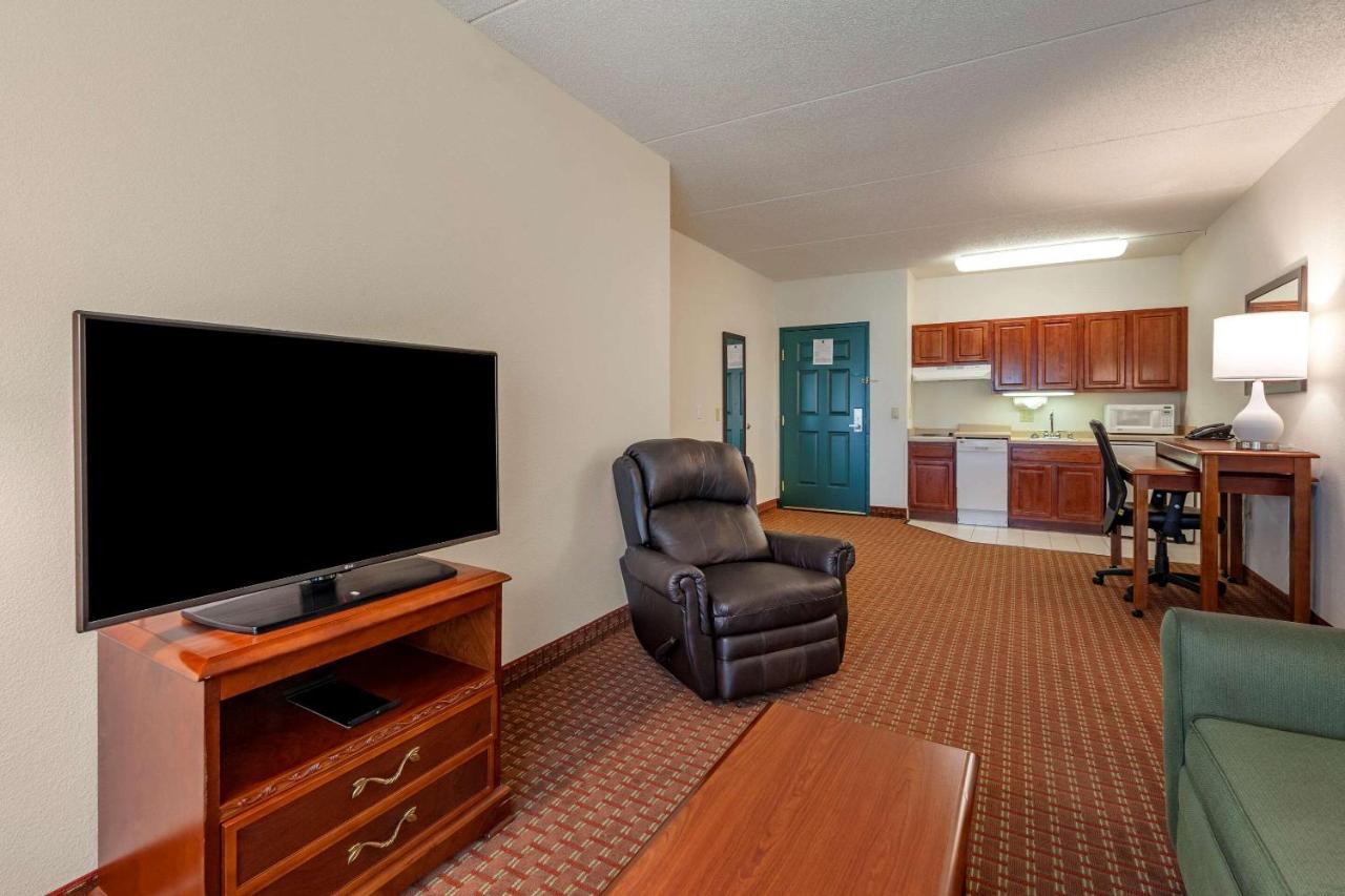 King Suite - Accessible/Non-Smoking at Clarion Suites at the Alliant Energy Center