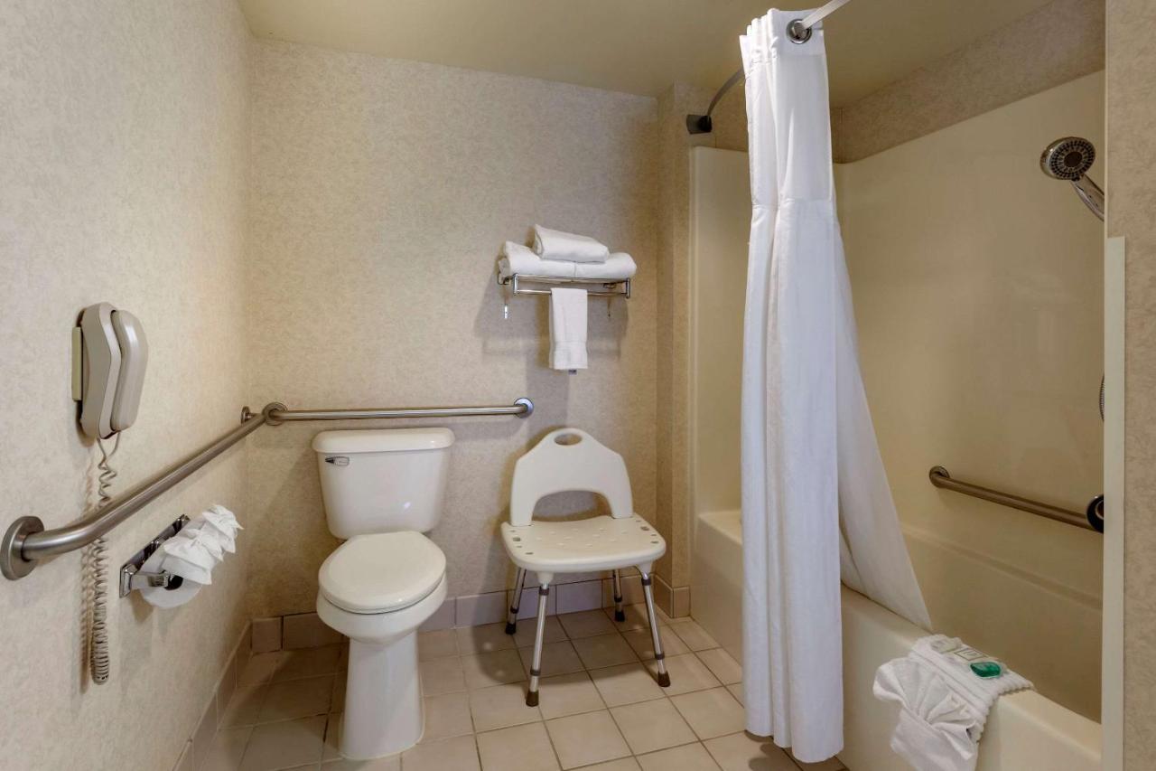 King Suite - Accessible/Non-Smoking at Clarion Suites at the Alliant Energy Center