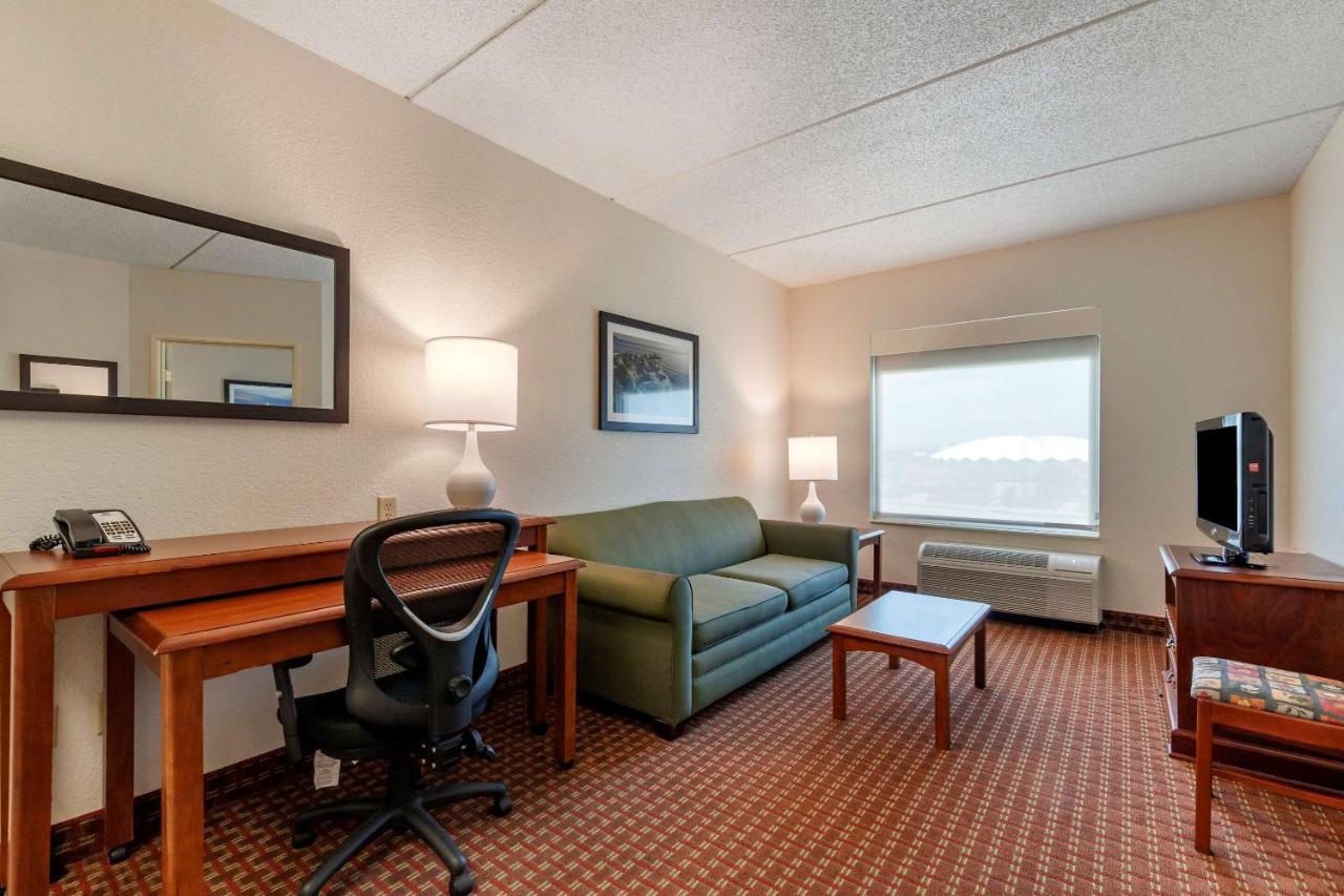 One-Bedroom Suite at Clarion Suites at the Alliant Energy Center