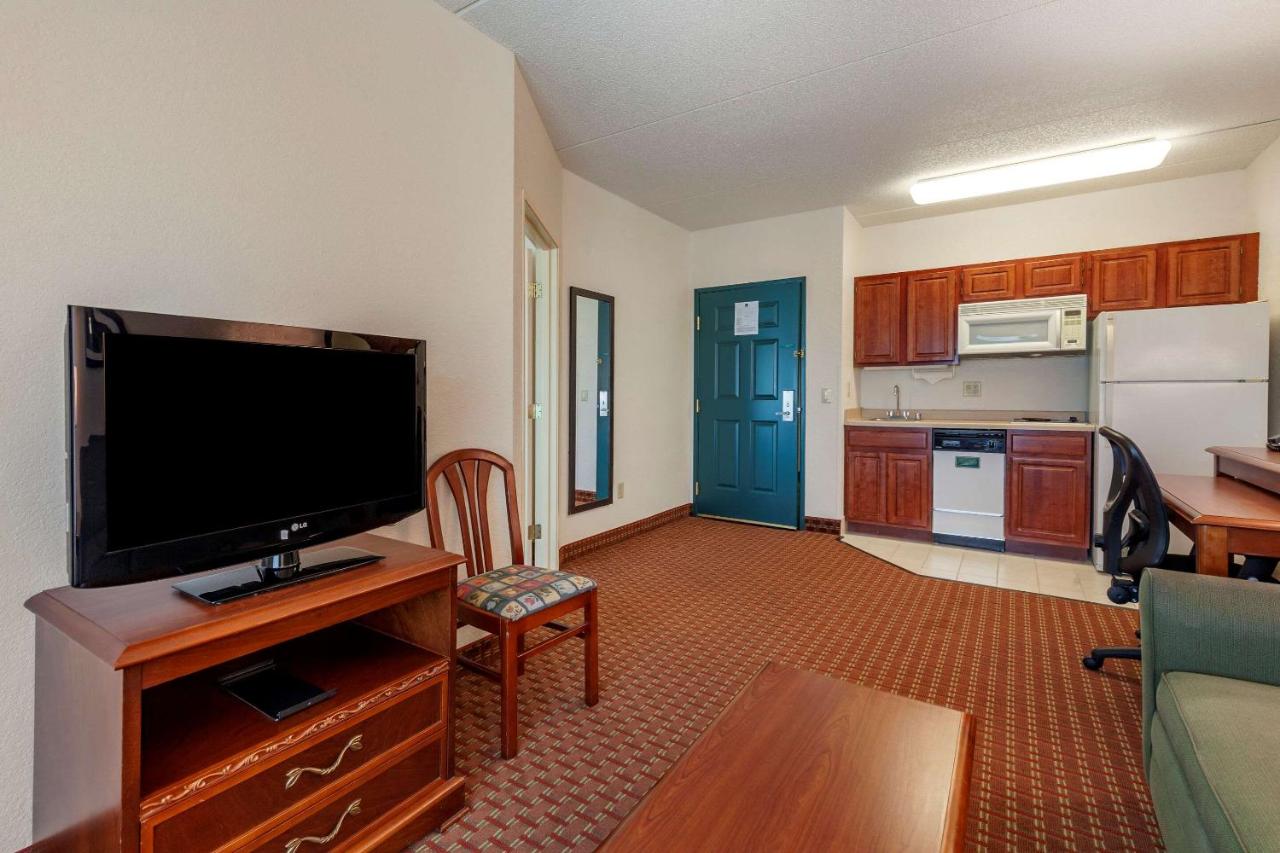 One-Bedroom Suite at Clarion Suites at the Alliant Energy Center
