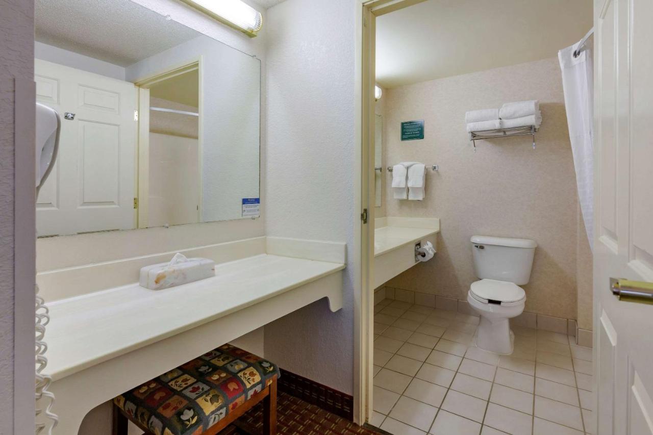 One-Bedroom Suite at Clarion Suites at the Alliant Energy Center