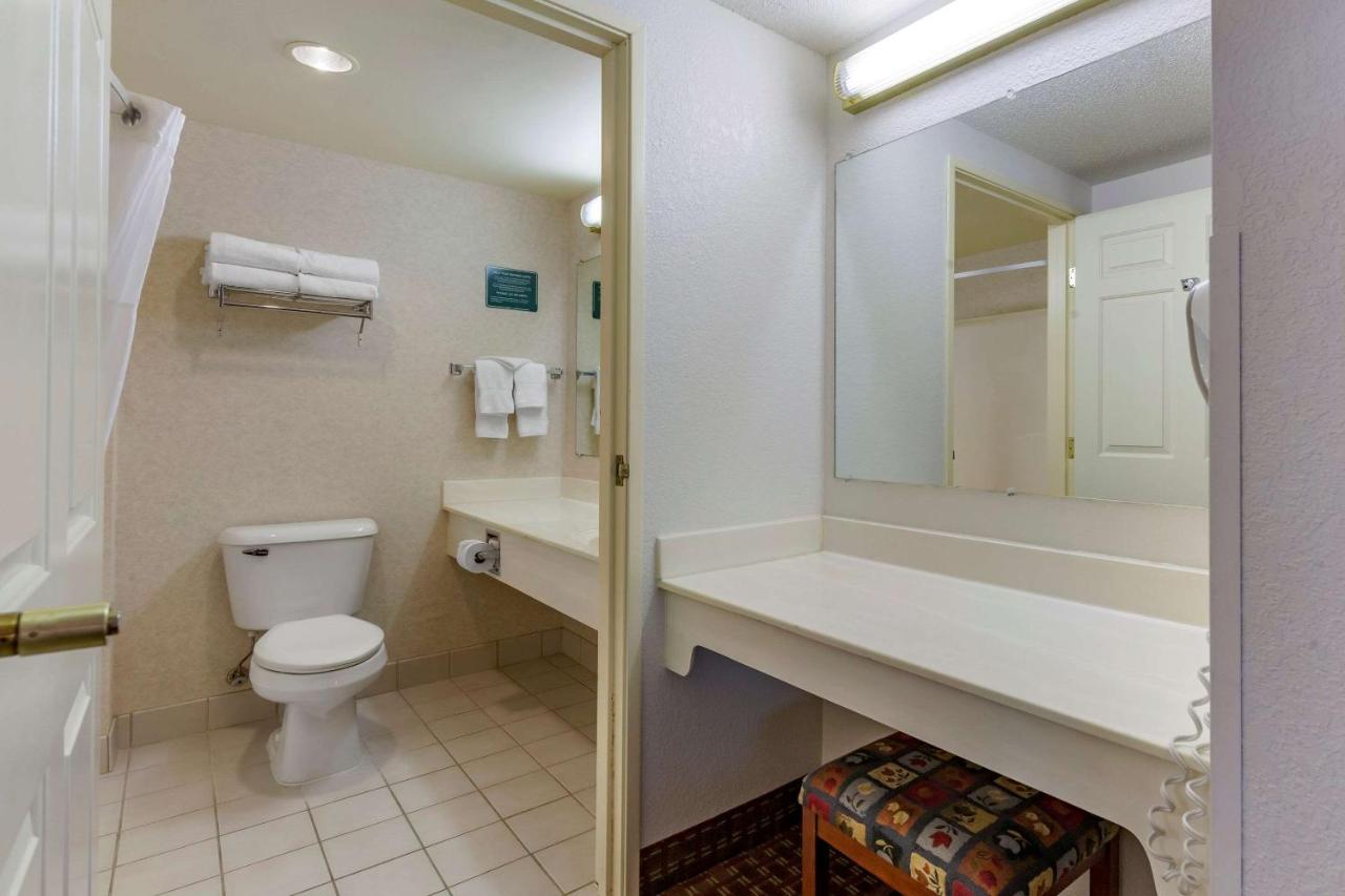 Queen Suite with Two Queen Beds at Clarion Suites at the Alliant Energy Center