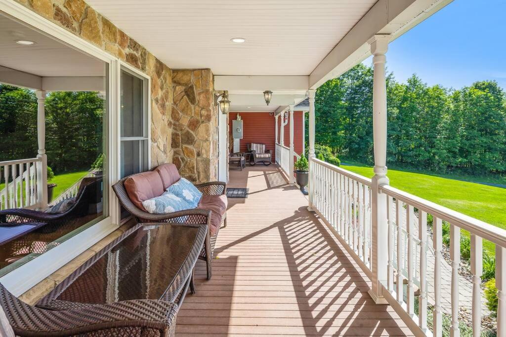 | Mid-Hudson Estate: 11 acres, Pool, 1 hr to NYC
