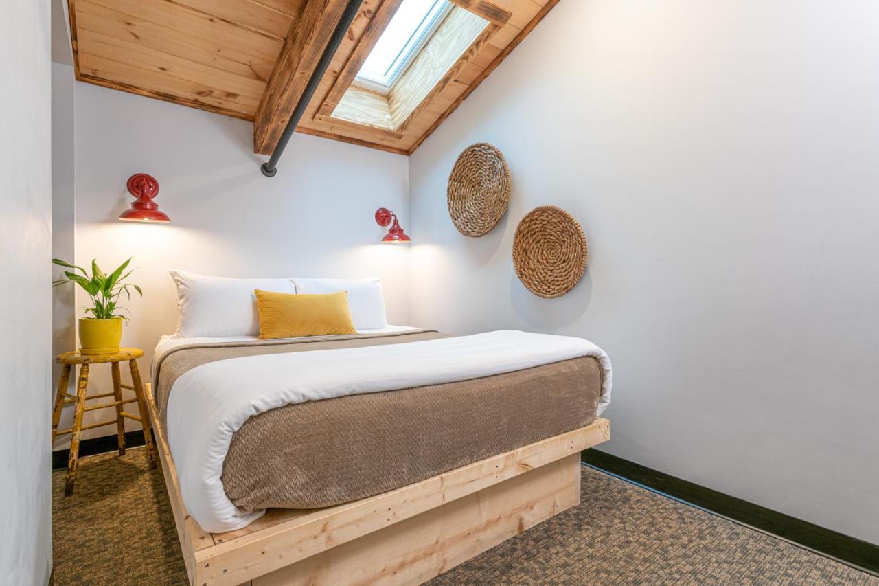 | Mad River Lodge
