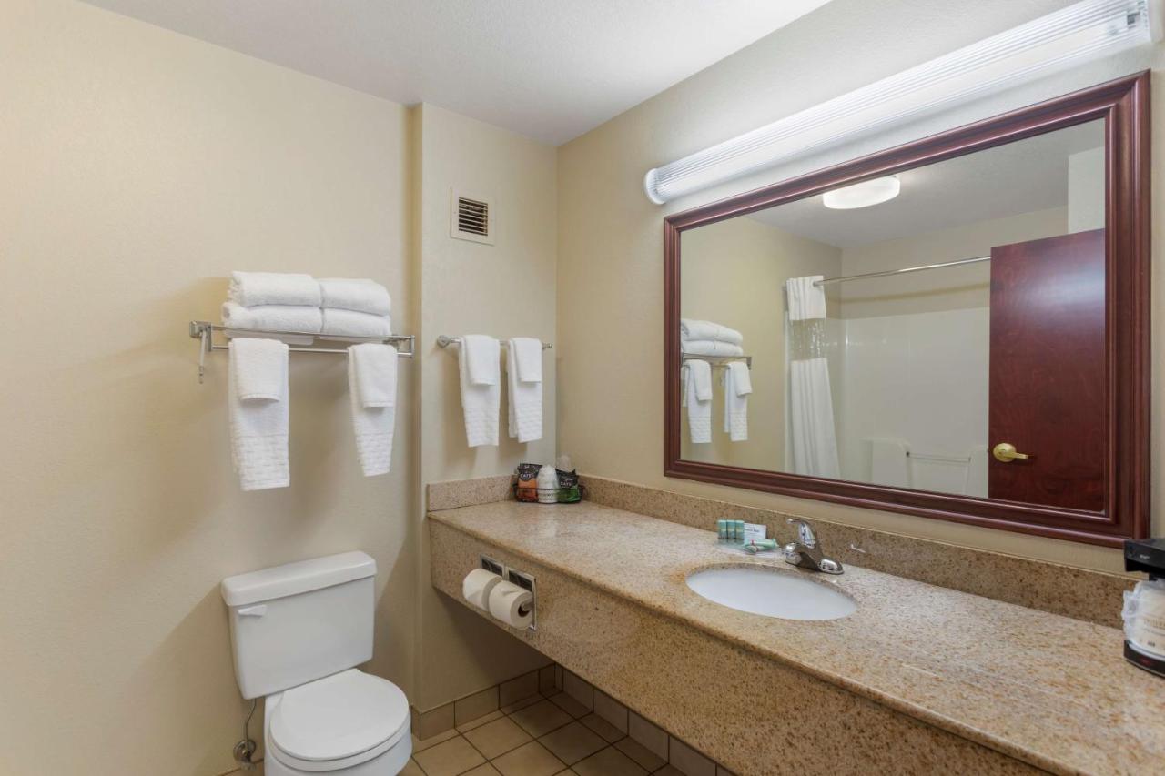 King Suite - Non-Smoking at Best Western Lawrenceburg Inn