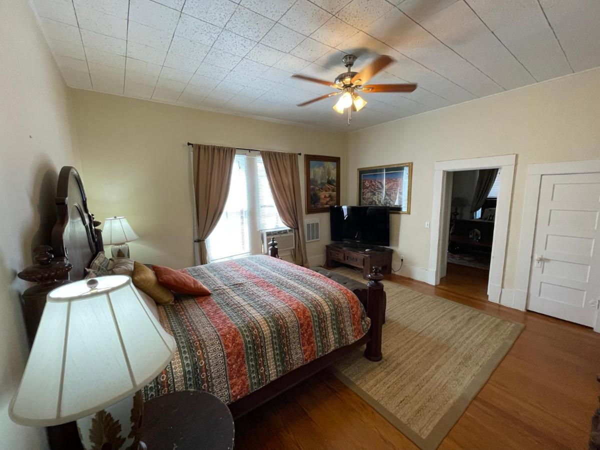 | Carriage House - Medina Suite 1