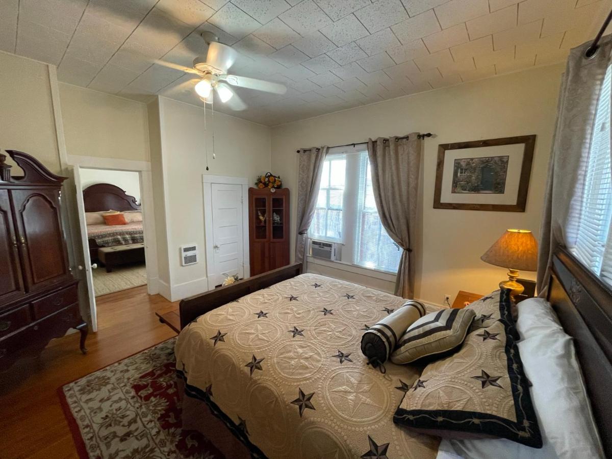 | Carriage House - Medina Suite 1