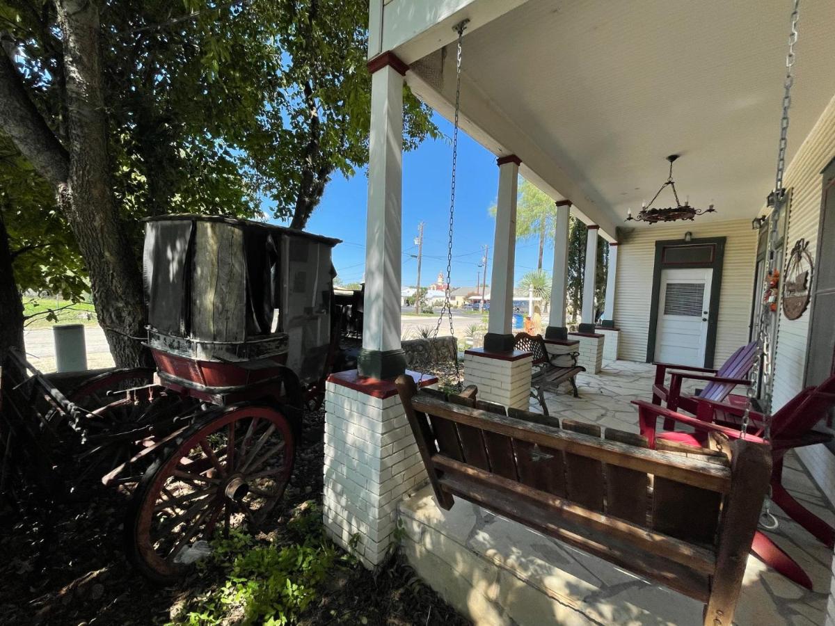 | Carriage House - Medina Suite 1