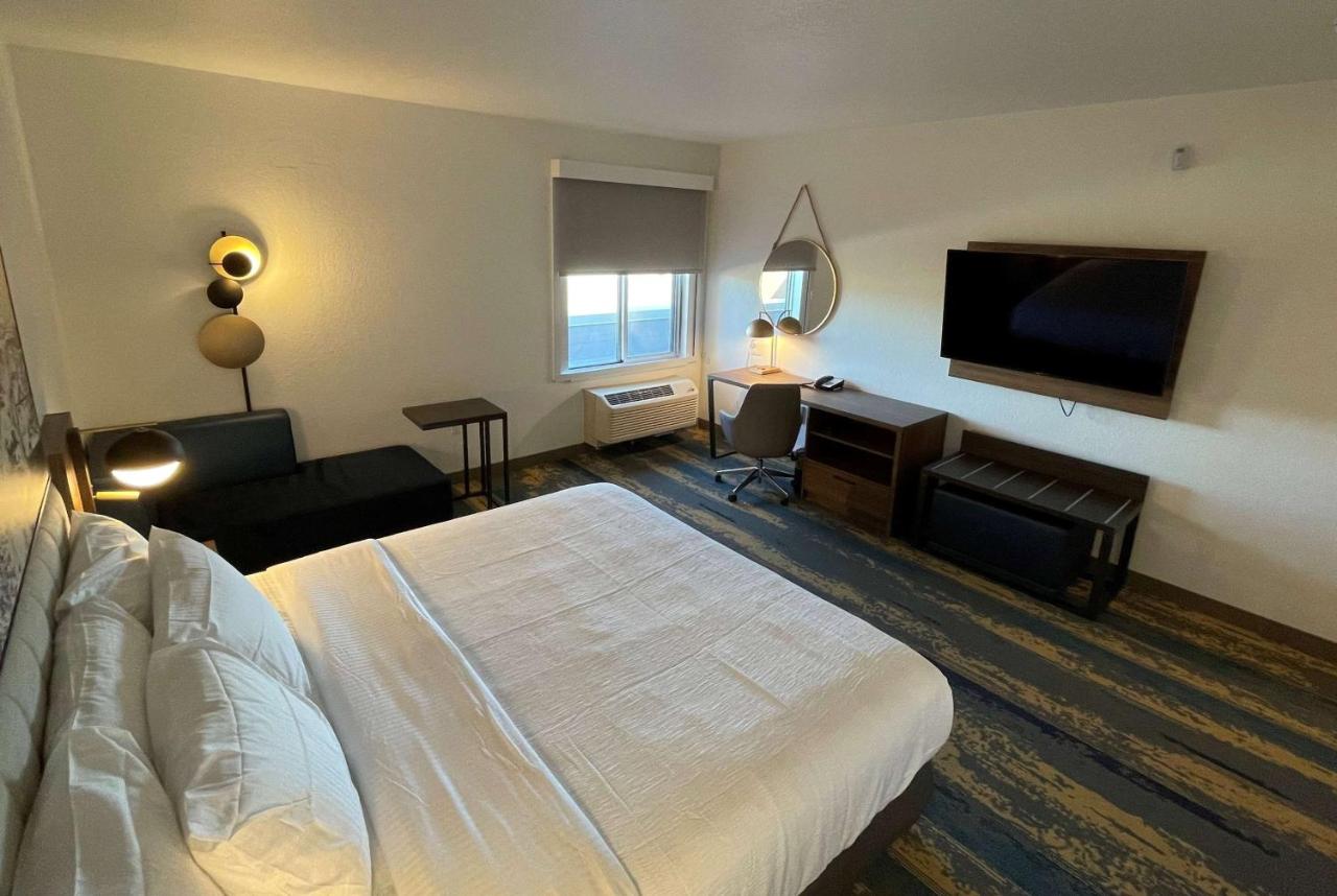 King Room - Non-Smoking at La Quinta Inn & Suites by Wyndham Denver Parker