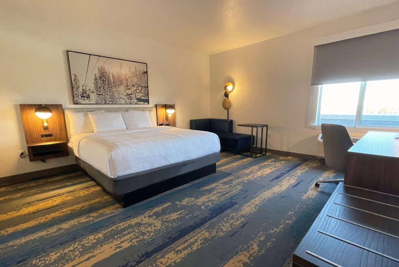 1 King Bed, Deluxe Mobility Accessible Suite, Bathtub w/ Grab Bars, Non-Smoking at La Quinta Inn & Suites by Wyndham Denver Parker