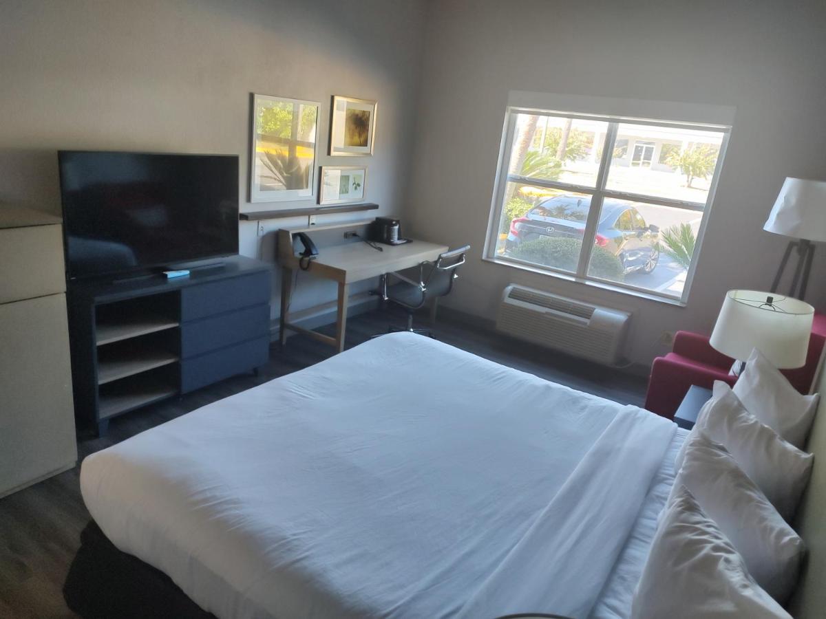 Executive King Room - Disability Access/Non-Smoking at Country Inn & Suites by Radisson, Hinesville, GA