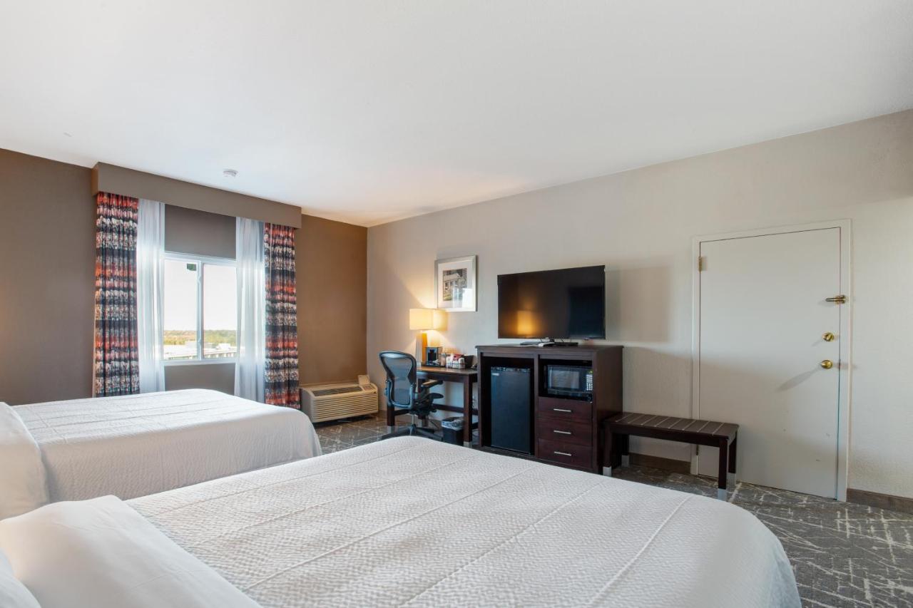 Queen Room with Two Queen Beds - Non-Smoking at Orangewood Inn & Suites Kansas City Airport