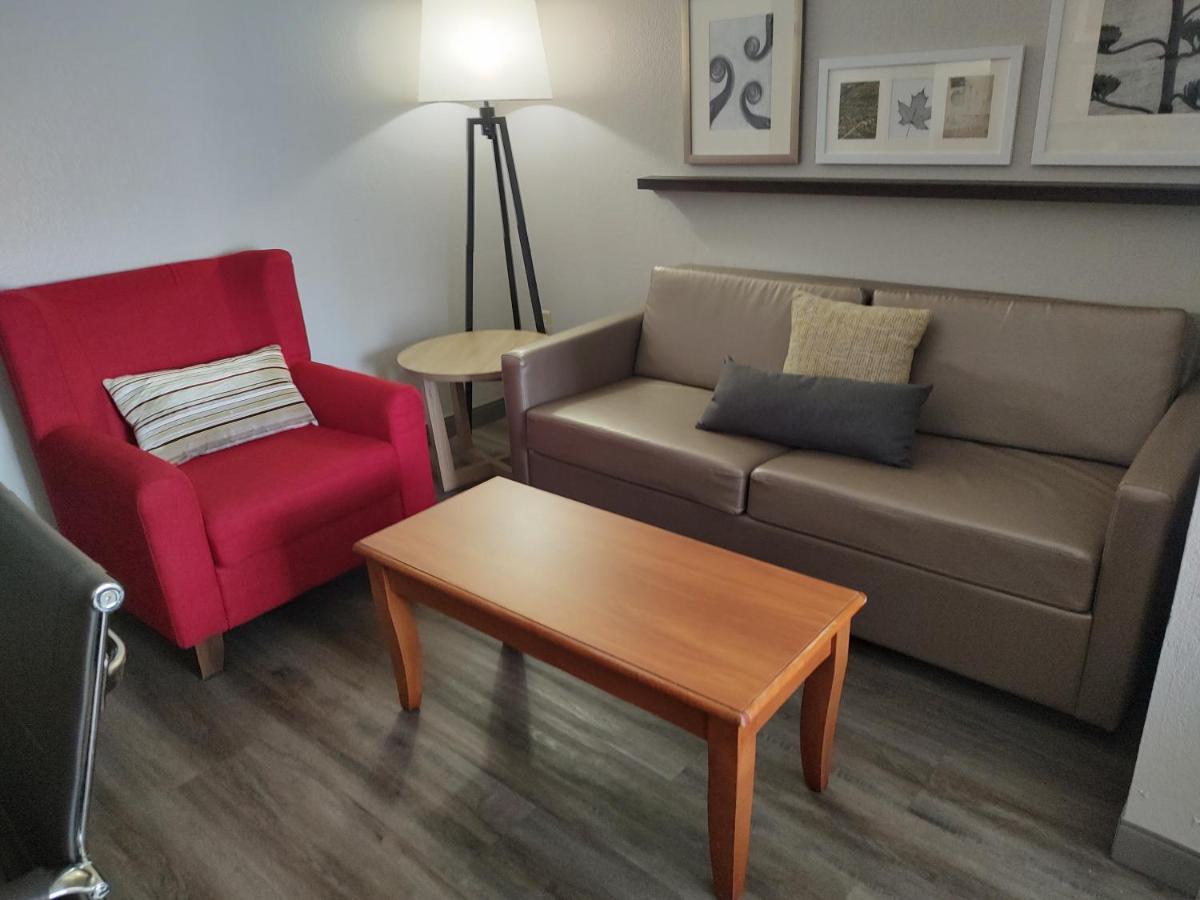One-Bedroom King Suite - Disability Access/Non-Smoking at Country Inn & Suites by Radisson, Hinesville, GA
