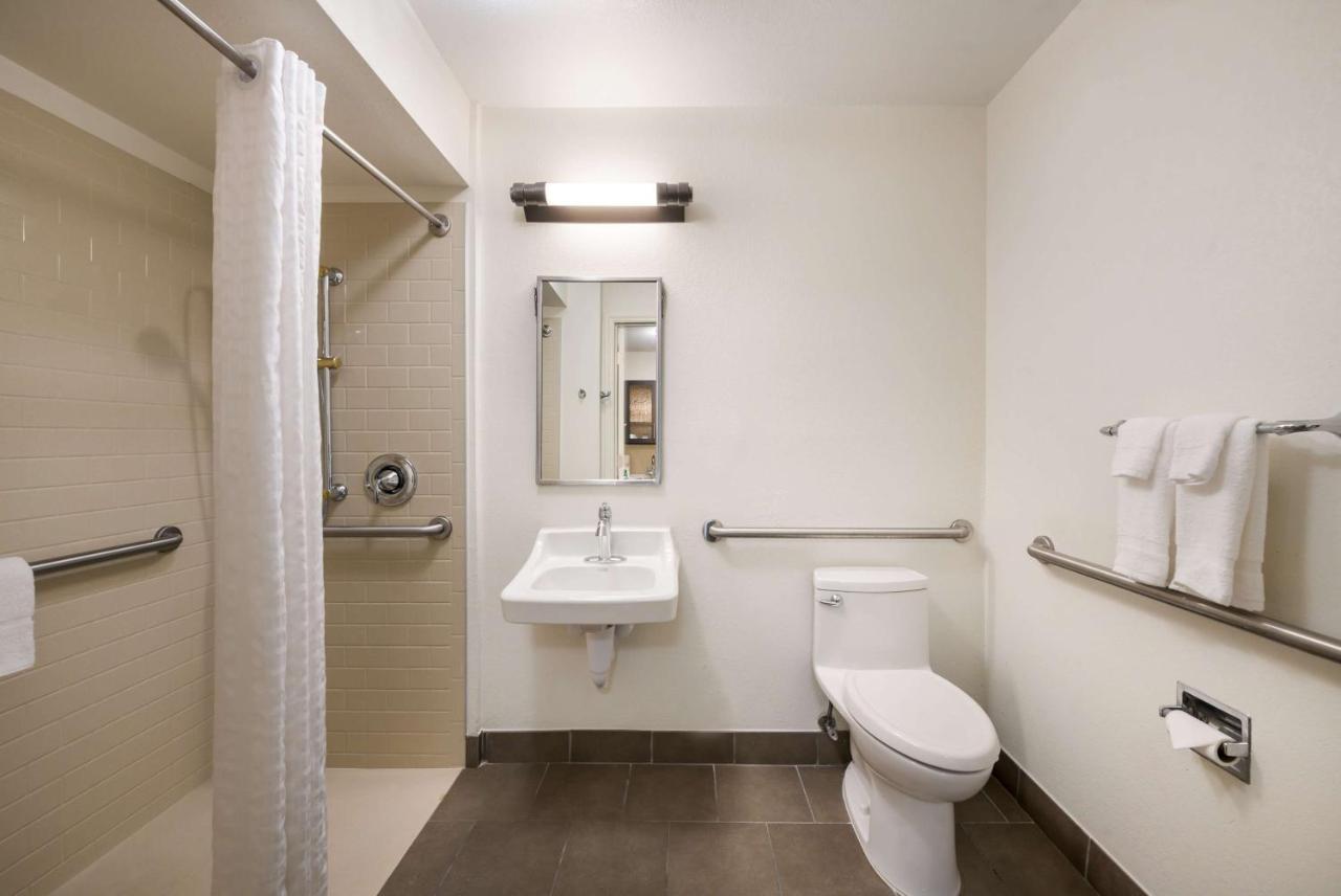 Studio Queen Suite with Roll-In Shower - Mobility Accessible at Sonesta Simply Suites Hampton