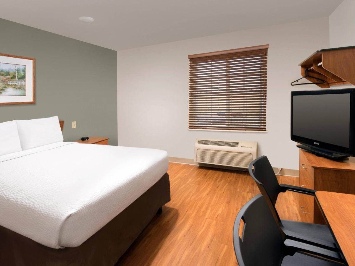 Standard Queen Room - Non Smoking at Extended Stay America Select Suites - Denver - Aurora