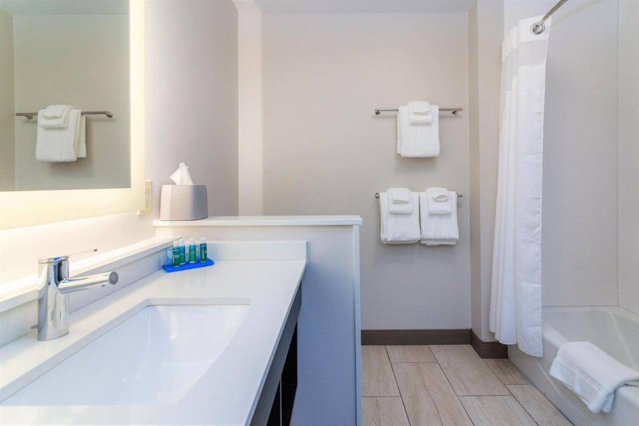 Queen Room with Two Queen Beds - Non-Smoking at Holiday Inn Express & Suites Allen Park by IHG