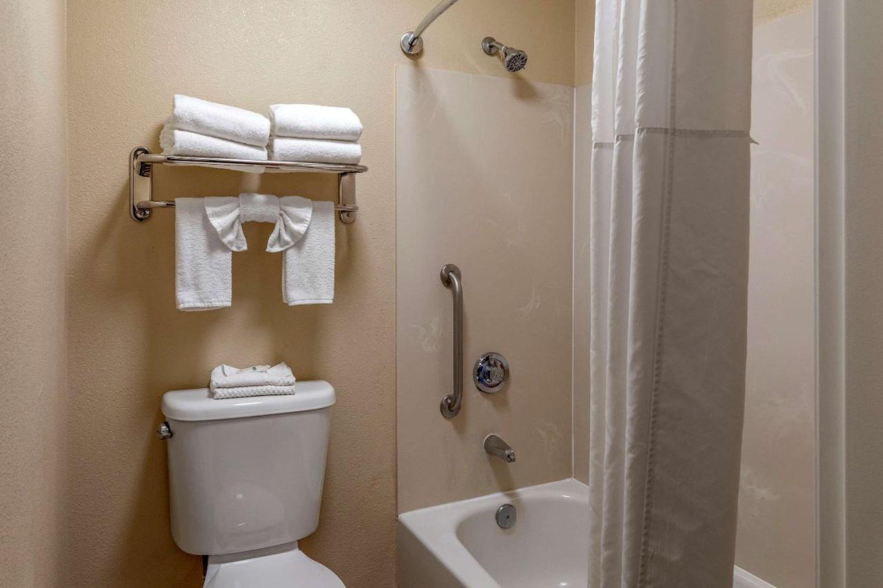 Standard Room, 2 Queen Beds, Non Smoking at Quality Inn Placentia Anaheim Fullerton