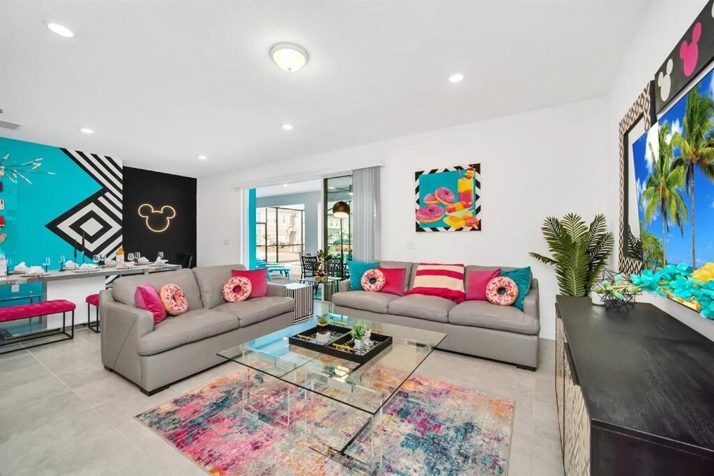 | °o° Huge Villa °o° Theme Rooms, Games, Theater, Pool, Gated Community