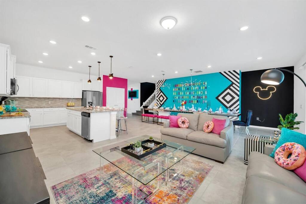 | °o° Huge Villa °o° Theme Rooms, Games, Theater, Pool, Gated Community