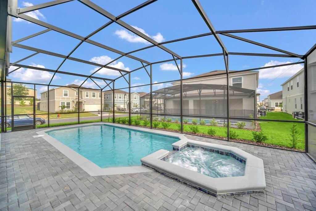 | °o° Huge Villa °o° Theme Rooms, Games, Theater, Pool, Gated Community