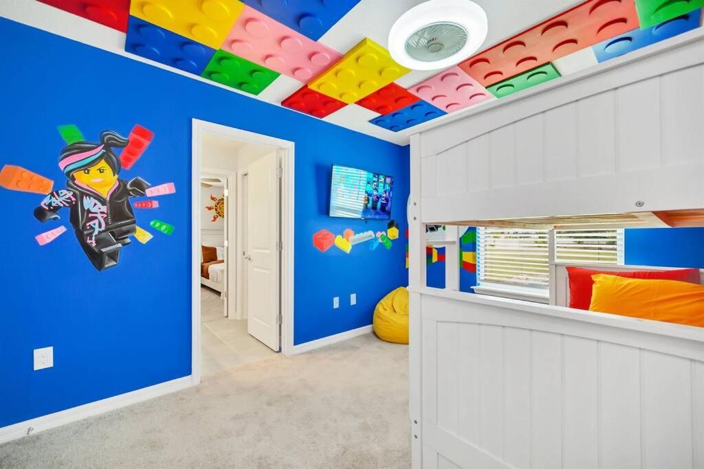  | °o° Huge Villa °o° Theme Rooms, Games, Theater, Pool, Gated Community