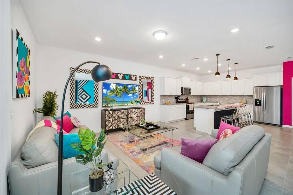 | °o° Huge Villa °o° Theme Rooms, Games, Theater, Pool, Gated Community