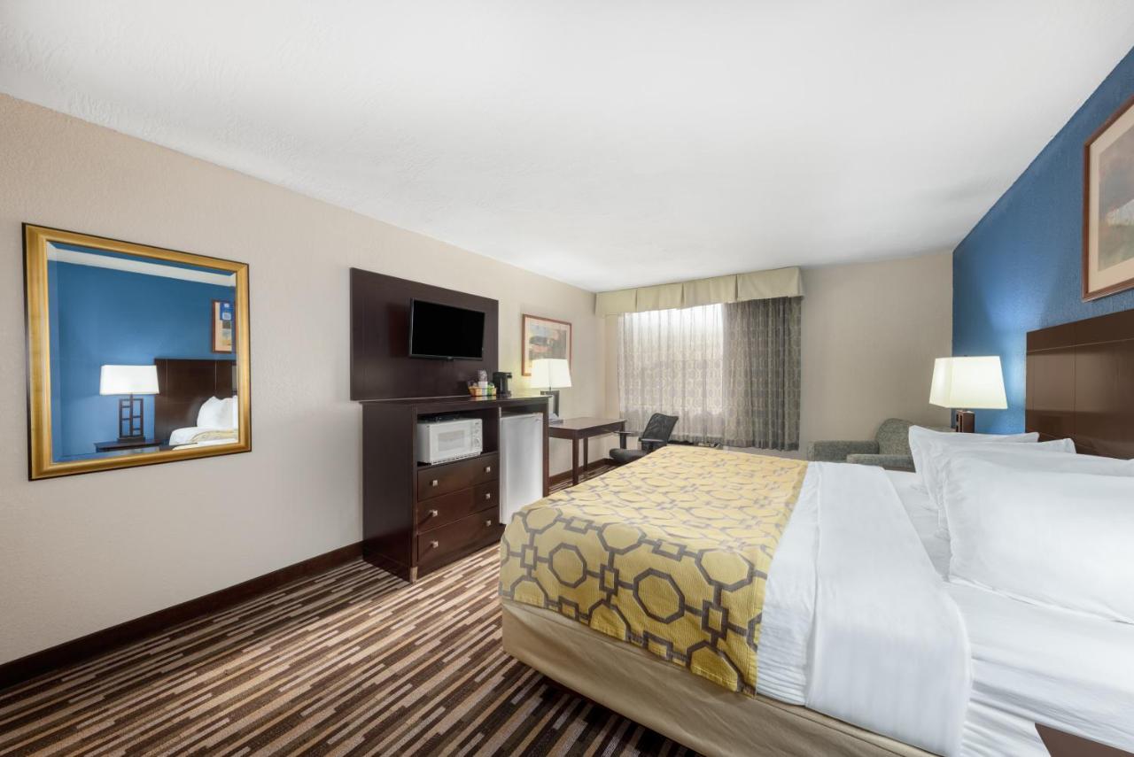 King Room - Non-Smoking at Baymont by Wyndham Springfield South Hwy 65