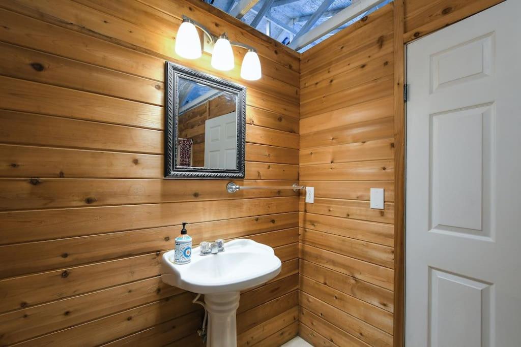 | Private Spacious Country Estate Guesthouse Pool Sauna Game Room