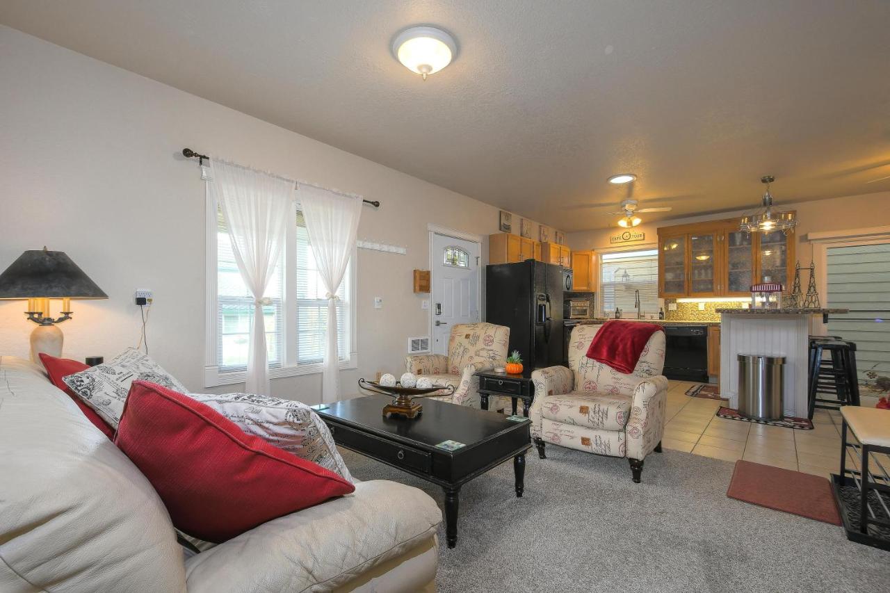 | Private Spacious Country Estate Guesthouse Pool Sauna Game Room