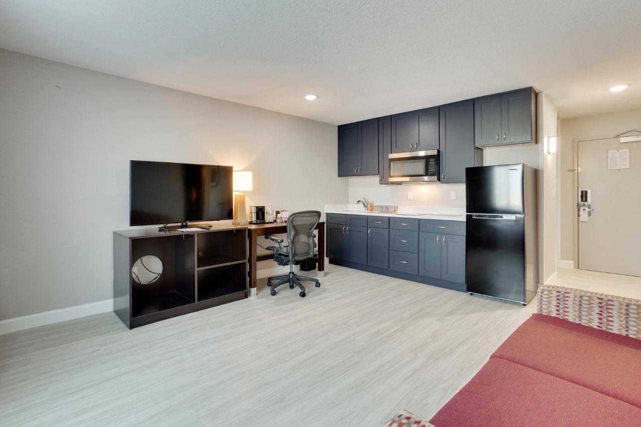 Room #29892416 at Orangewood Inn & Suites Kansas City Airport