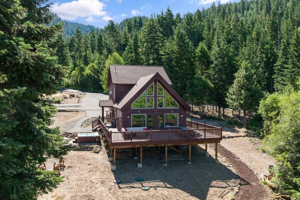 | Tillman Lodge- New luxury cabin W/hot tub & A/C