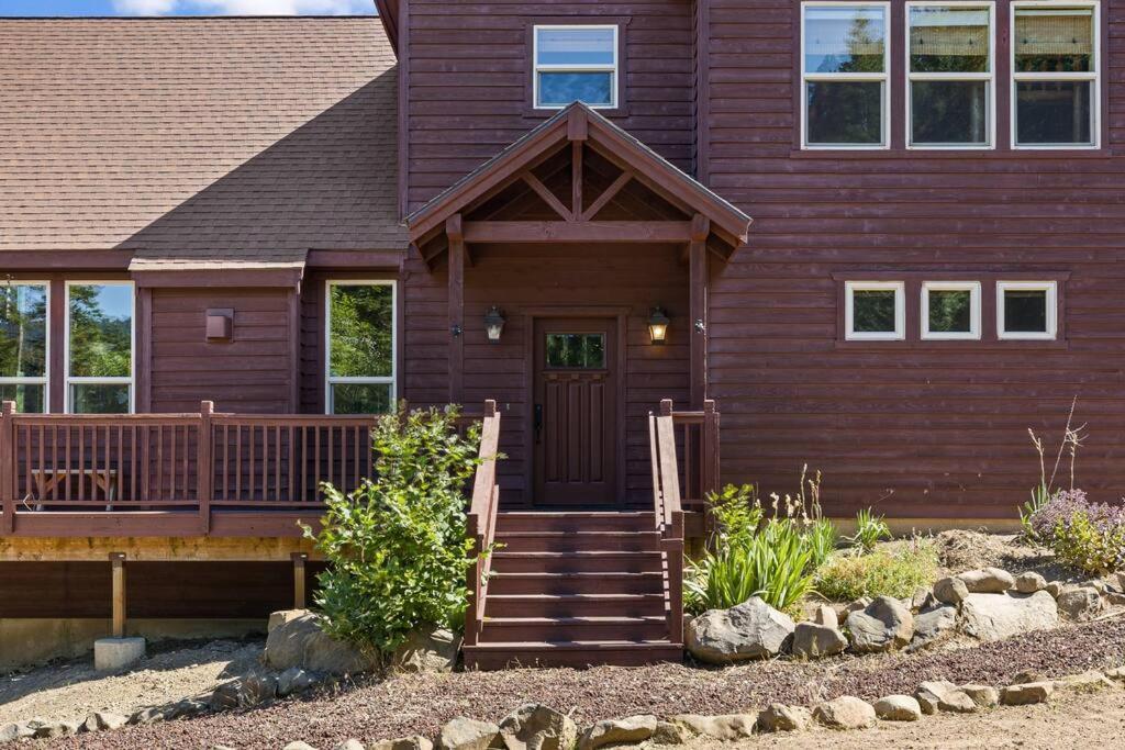 | Tillman Lodge- New luxury cabin W/hot tub & A/C