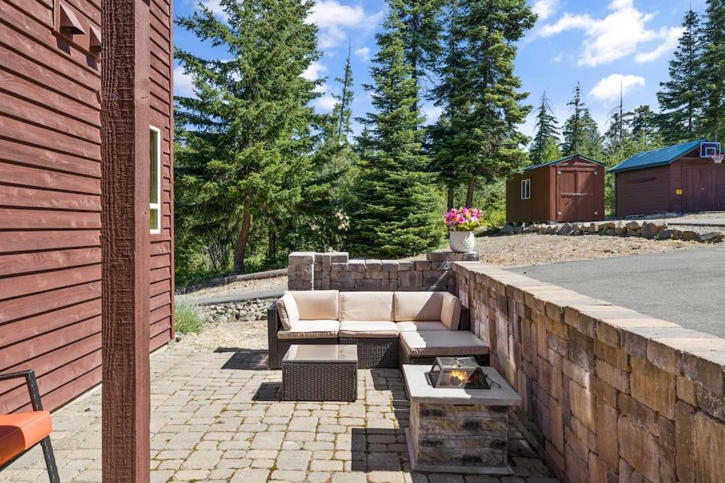 | Tillman Lodge- New luxury cabin W/hot tub & A/C
