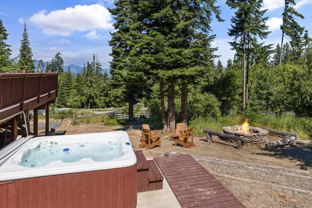 | Tillman Lodge- New luxury cabin W/hot tub & A/C