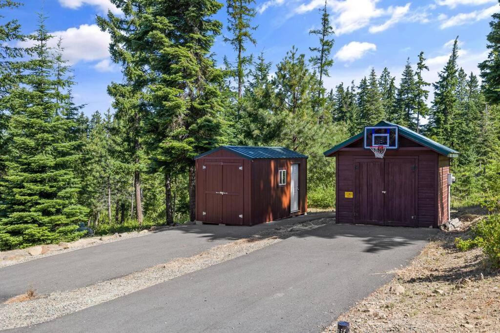 | Tillman Lodge- New luxury cabin W/hot tub & A/C