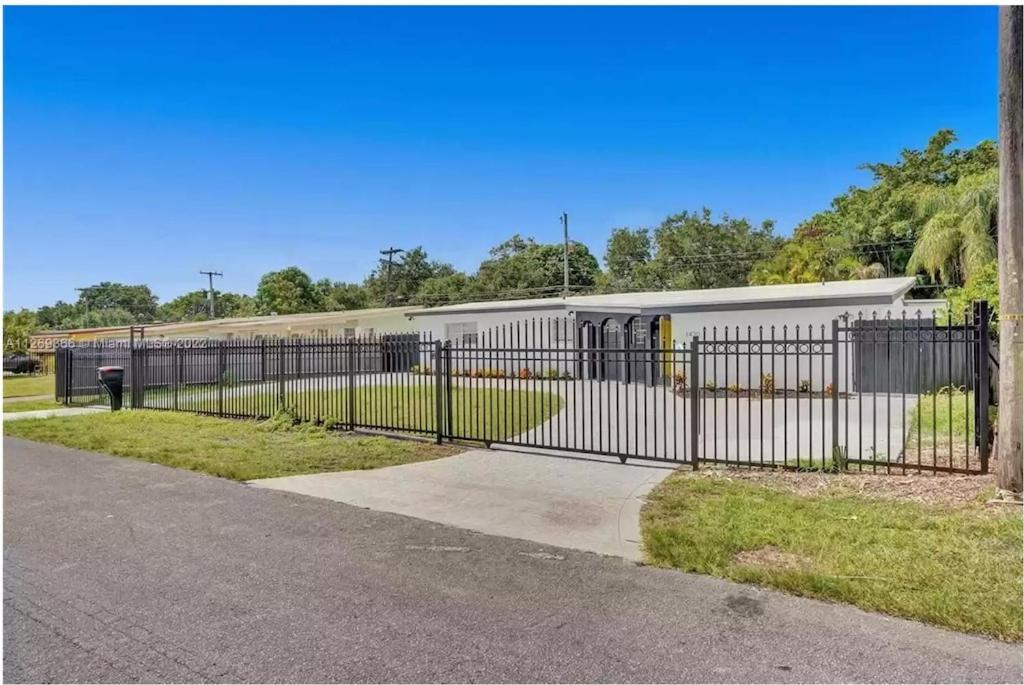 | Luxury Pool Villa // 5BD 4BA