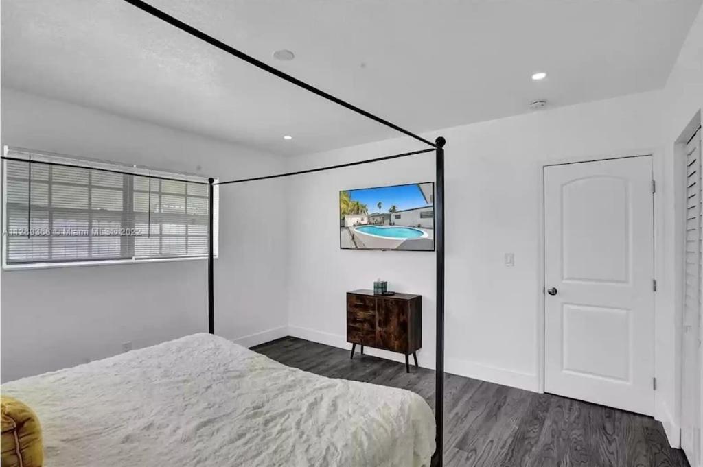 | Luxury Pool Villa // 5BD 4BA